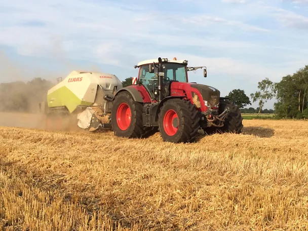 Strohballen pressen auf Gut Hülsenberg Strohballen pressen auf Gut Hülsenberg